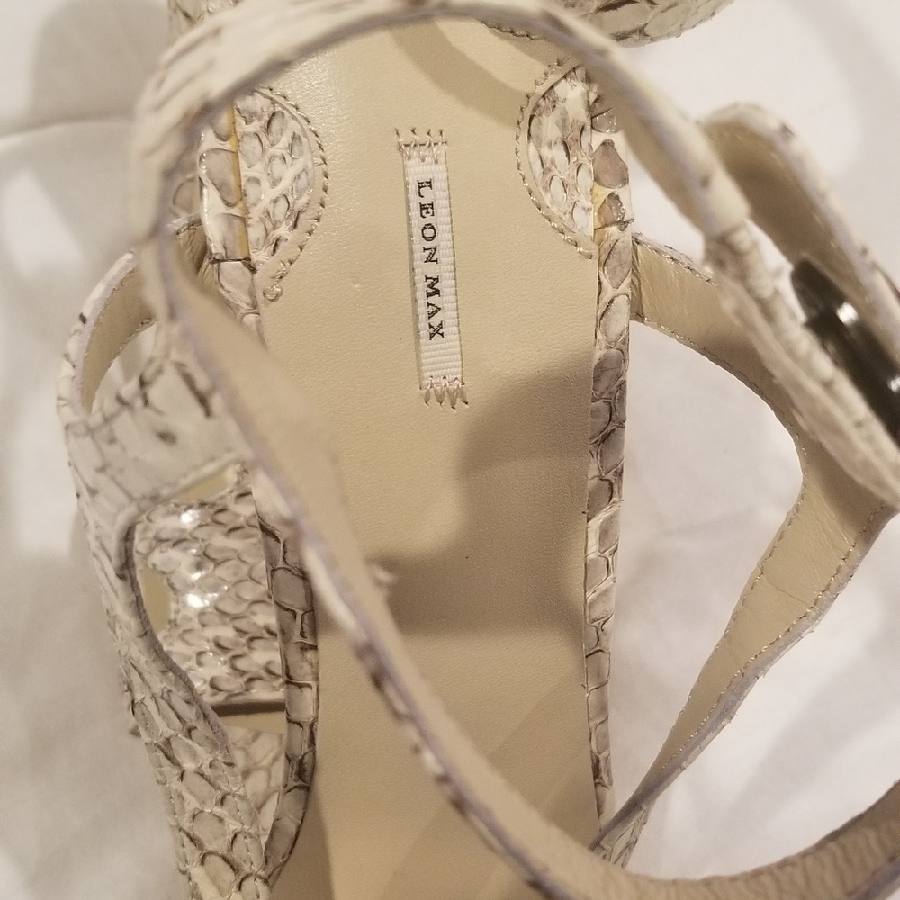 Sandals - Picture 4 of 4